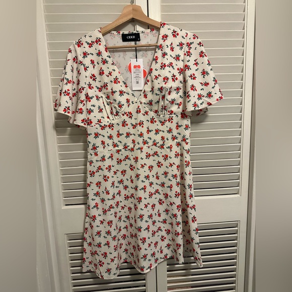 Floral V-neck Short Sleeve Mini Dress - Picture 8 of 9